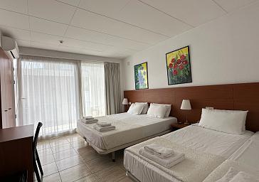 CHAMBRE POUR QUATRE