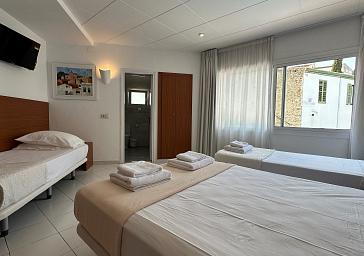 CHAMBRE POUR QUATRE