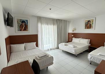 CHAMBRE FAMILIALE (5 PERSONNE)