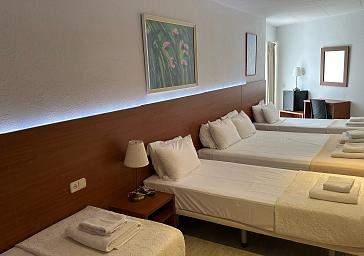 CHAMBRE FAMILIALE (5 PERSONNE)