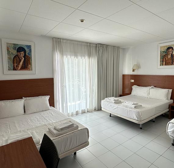 HABITACIÓN FAMILIAR ( 5 PERSONAS)