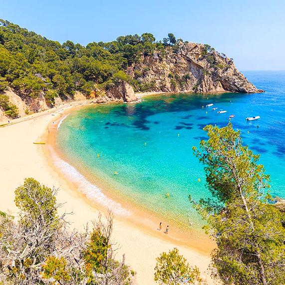 Cala Giverola: un rincón de paz y aventura